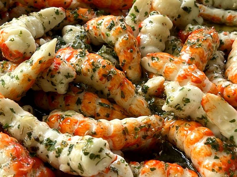 Hanan Oliva - Surimi-garnalen met knoflook en kruiden